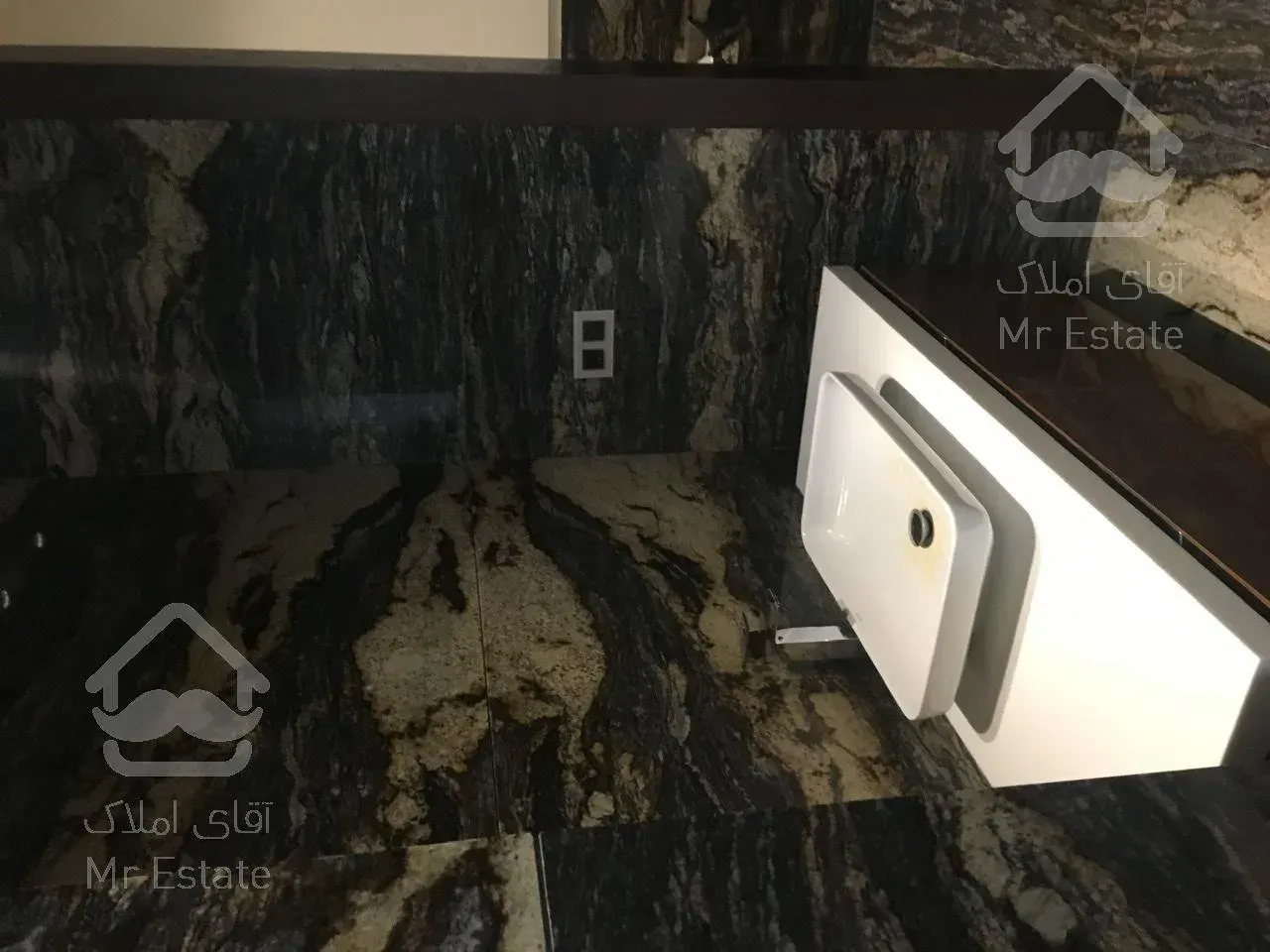 نیاوران، ۴۳۰ متر لوکس ترین سازه شمیران