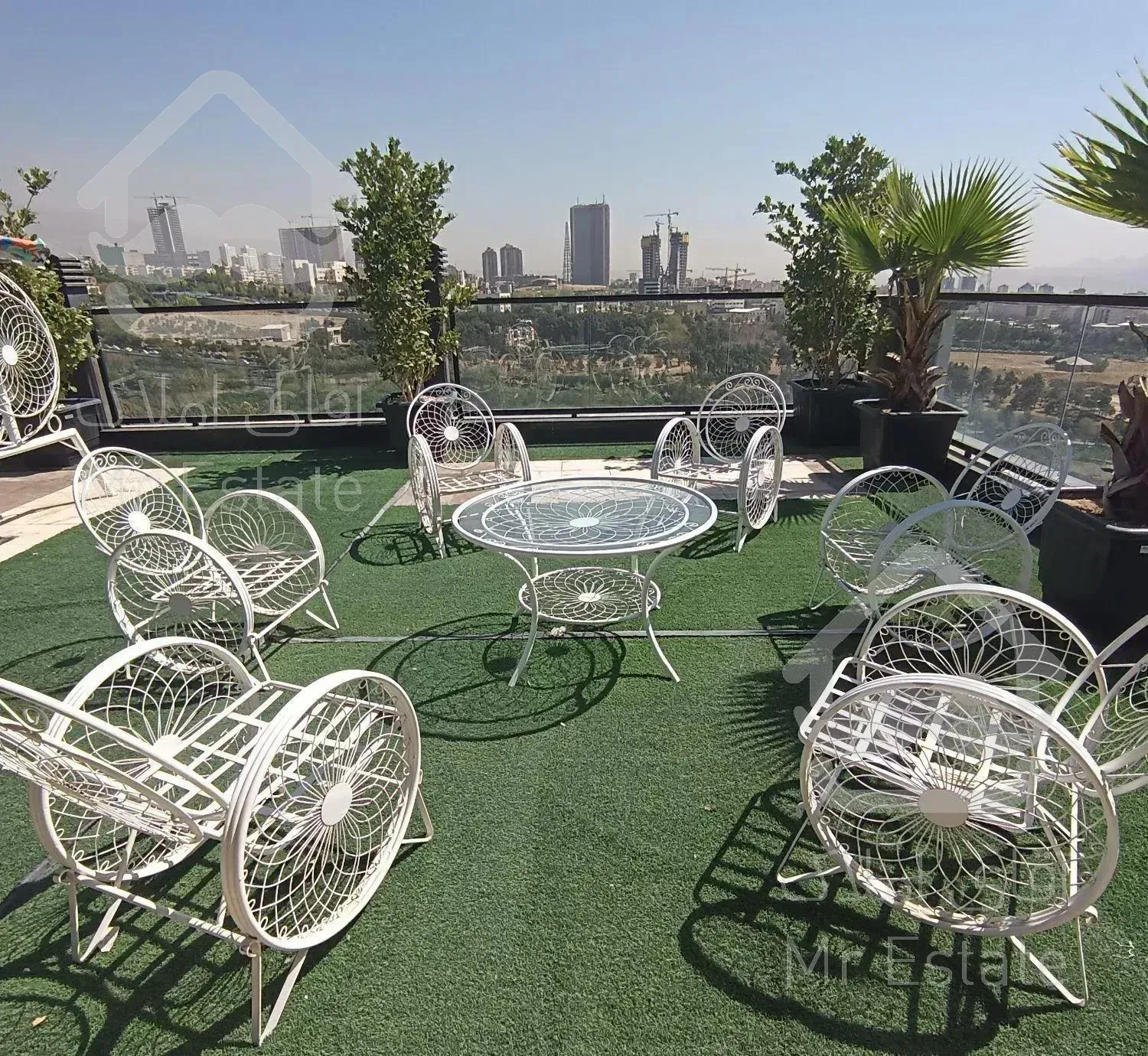 ۱۶۸ متر روف گاردن