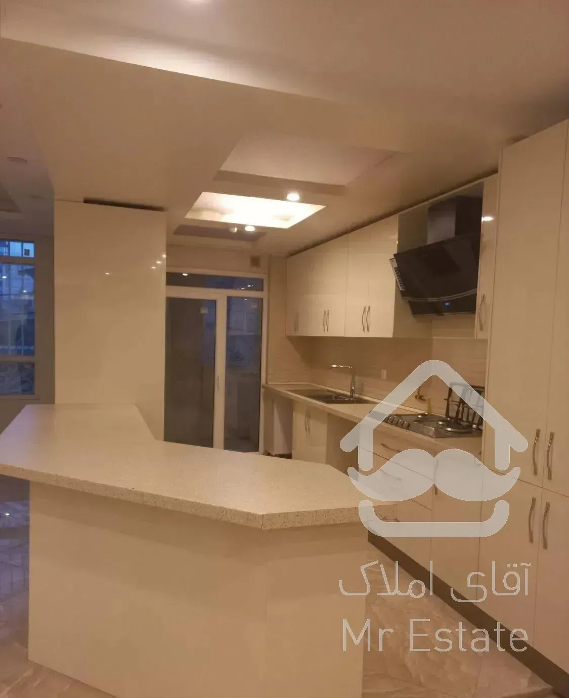 ۱۲۱ متر، دو خواب، یک خواب مستر