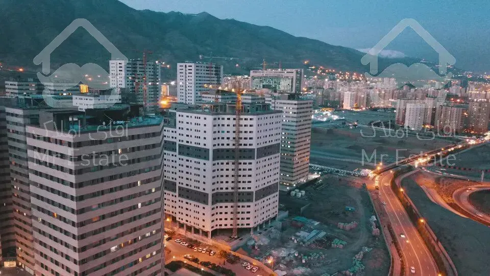 ۸۷ متر دو خواب / طبقه بالا برج ارکیده/ دریاچه چیتگر