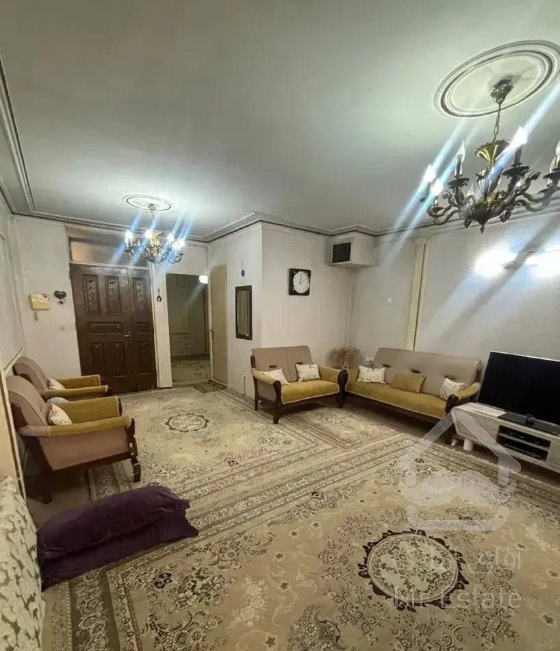 نارمک جنوبی / ۶۷متر دوخواب / طبقه اول