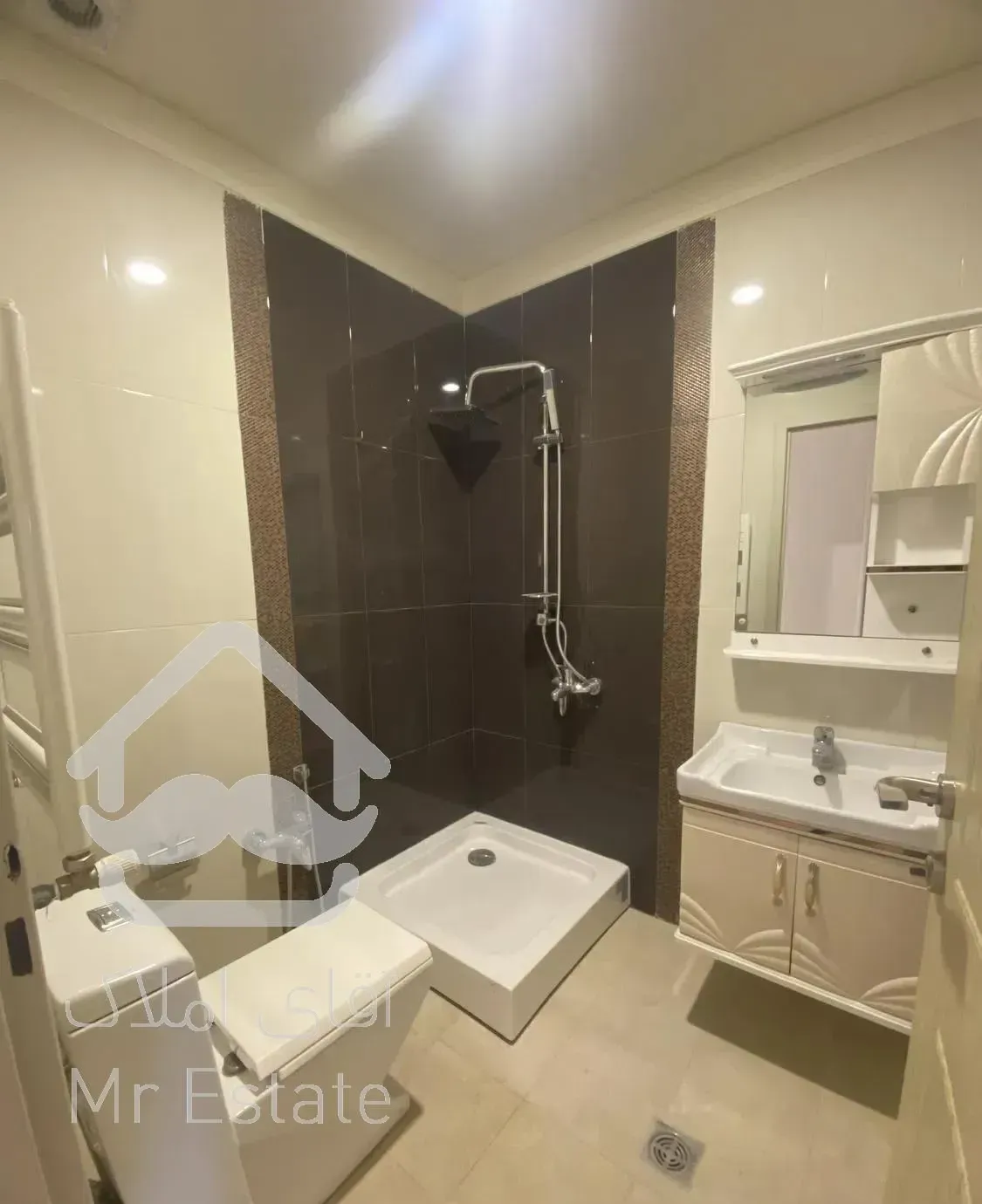 بالاترازمیرداماد۱۶۸متر۳خواب ۲پارکینگ سندی