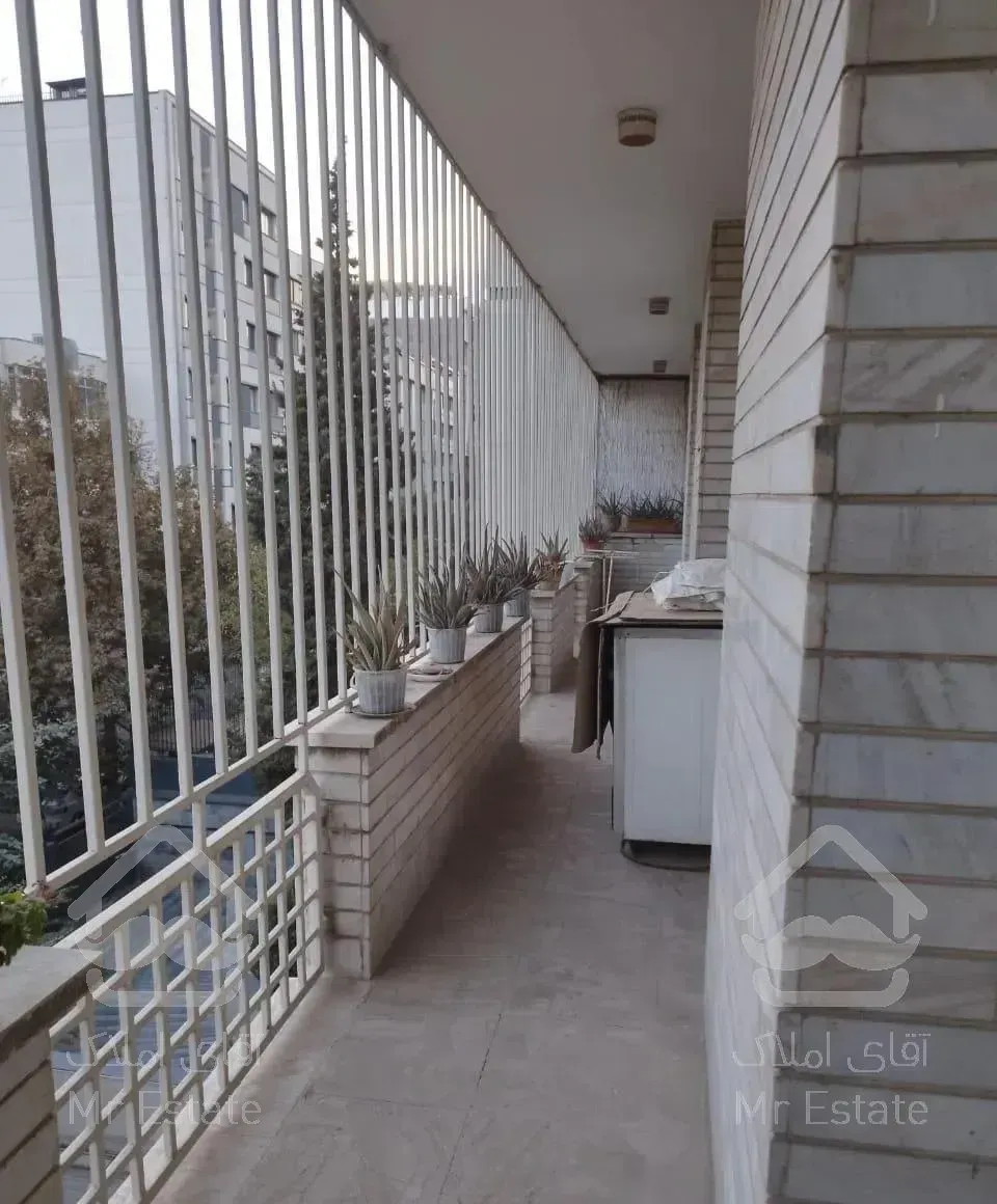 آپارتمان ۲۵۰ متری سه خوابه گاندی