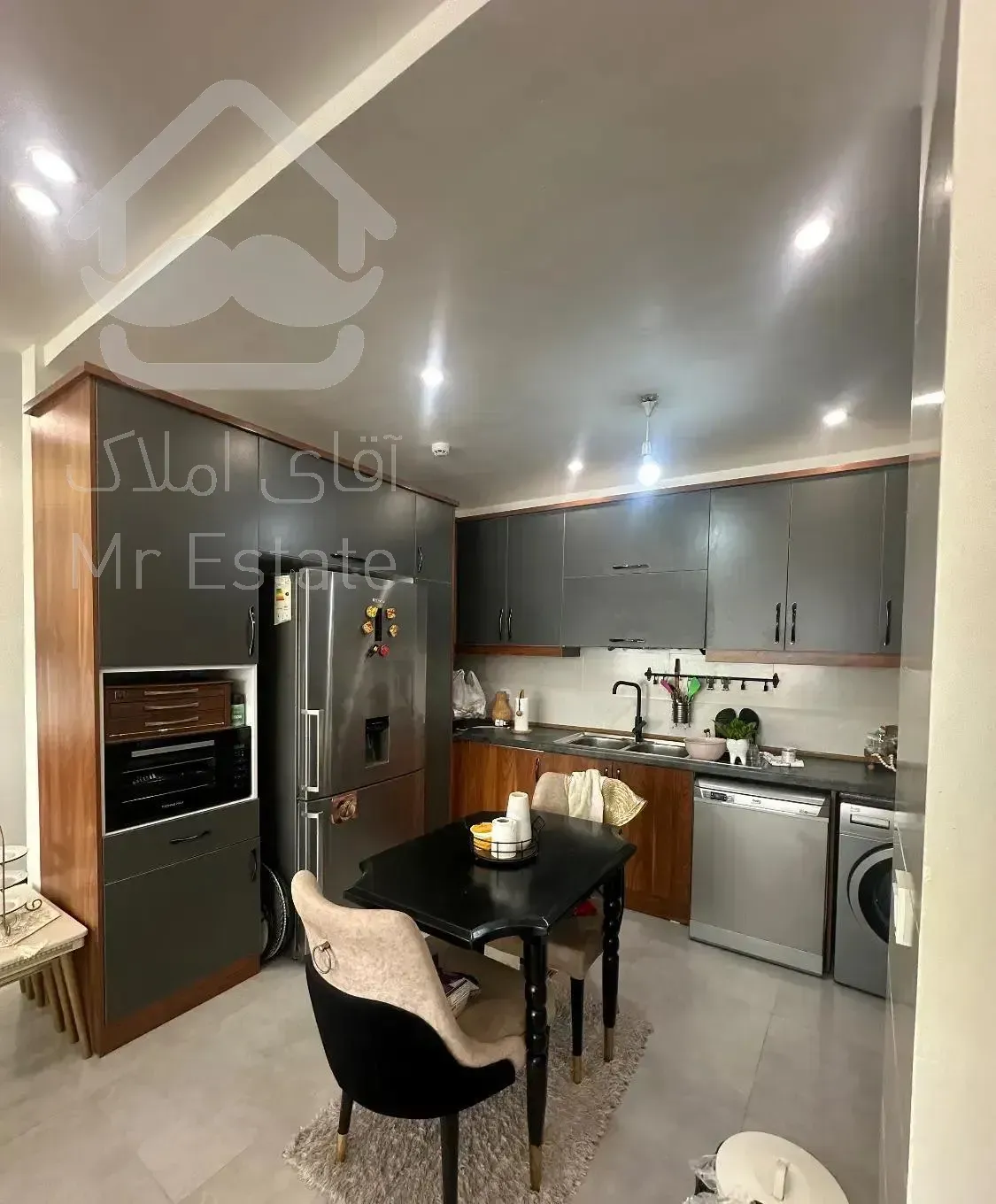 آپارتمان ۱۱۵ متری ۲ خواب در بلوار جمهوری