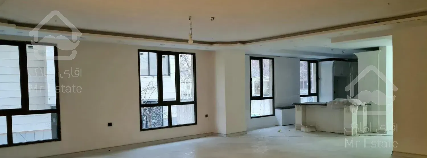 آپارتمان سه نبش طبقه همکف بادرب اختصاصی