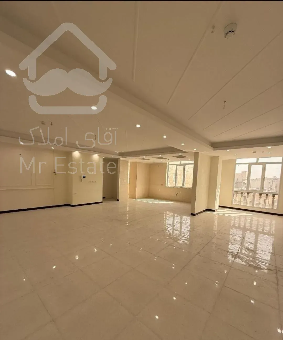 فروش ۱۳۰ متری با ۳۰ متر حیاط مرکز شهر