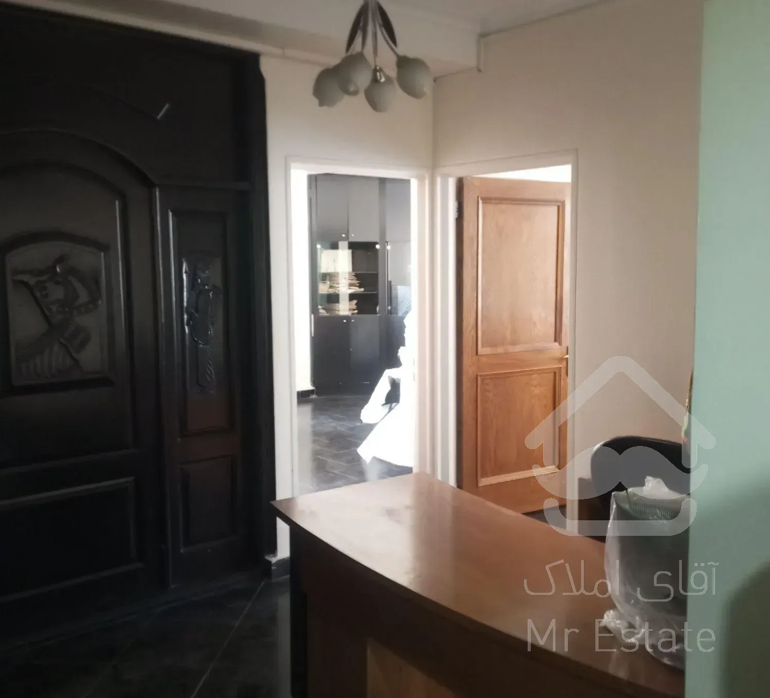 120 متر، با امکانات کامل، و نگهبانی