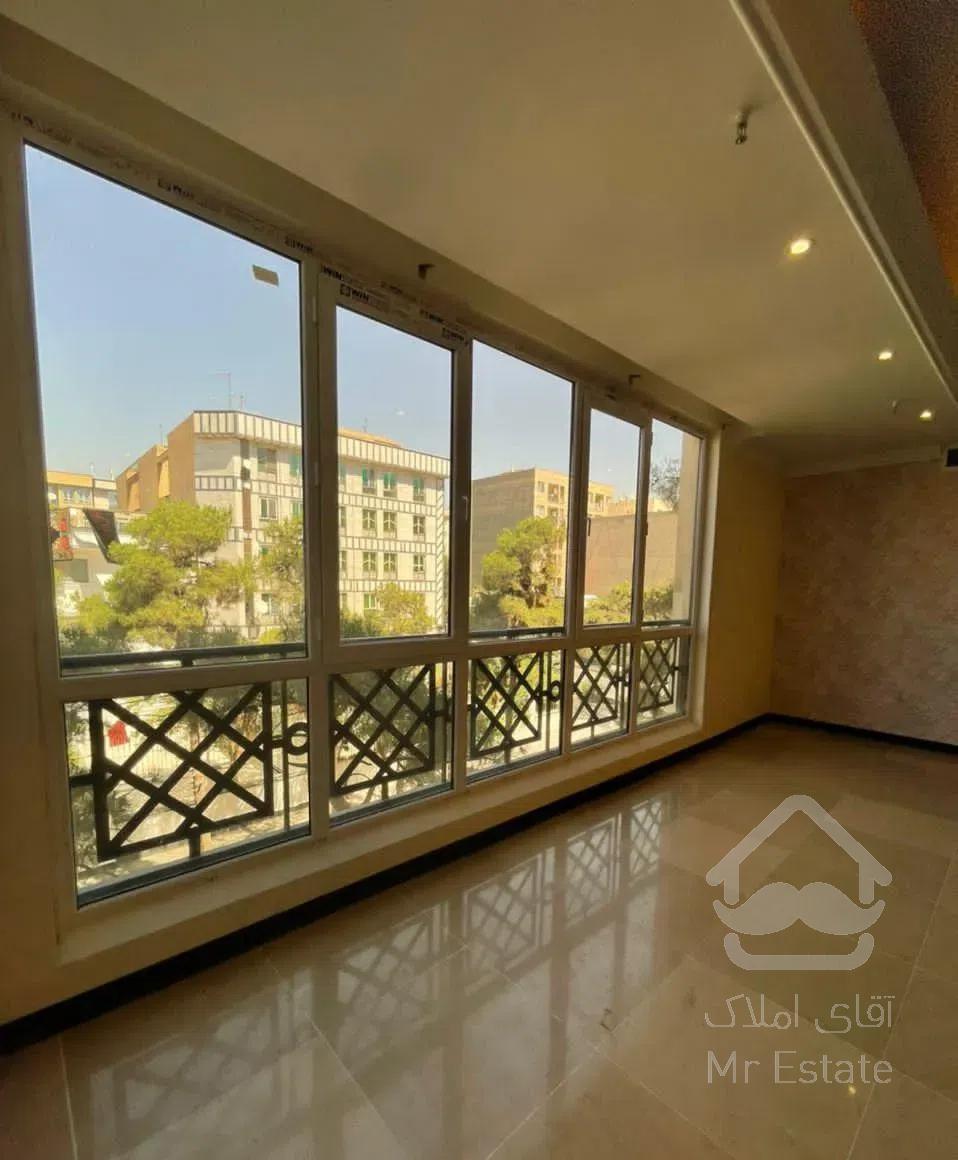 ۹۸ متر** سالن پرده خور** نور سراسری