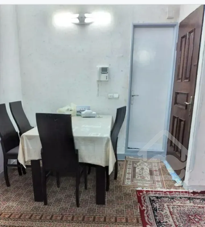 ۵۸متر طبقه اول با پارکینگ . خیابان پهلوانی