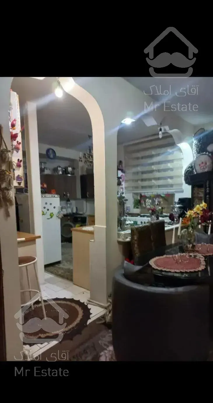 اپارتمان سند منگوله دار و دارای ۵ واحد میباشد