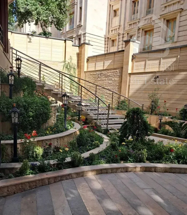 نیاوران، عمار، پارک مهر/ ۱۷۰ متر / ۳خواب