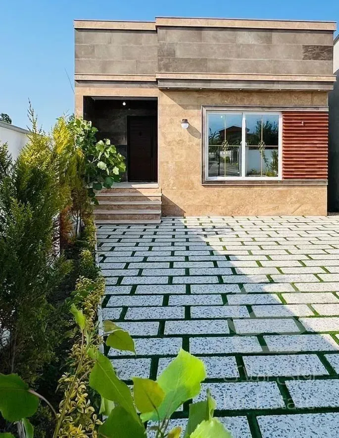 ویلا باغچه نما سنگ نوساز شهرکی سند تک‌برگ