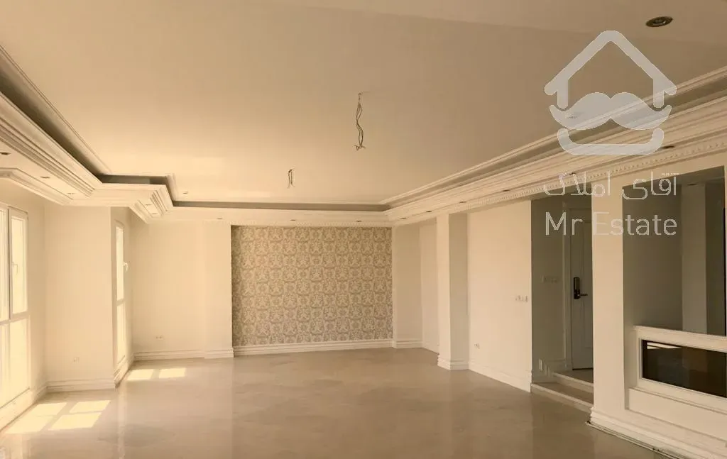 220 متر کامرانیه