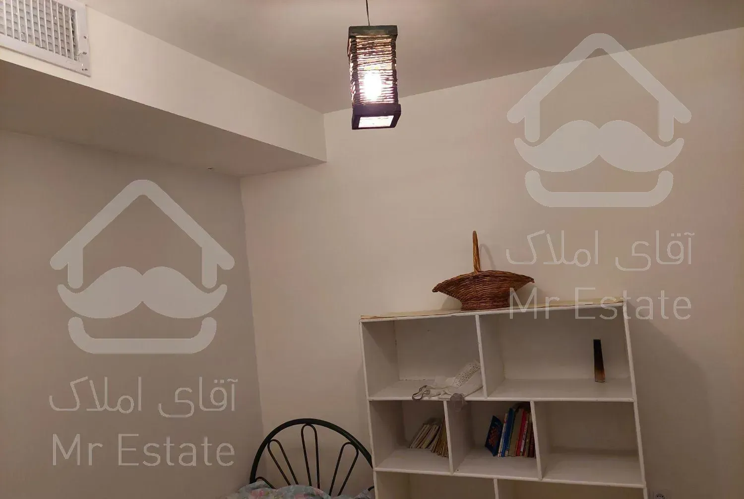 ویلا نوساز با استخر اب گرم سرپوشیده ، داخل شهر