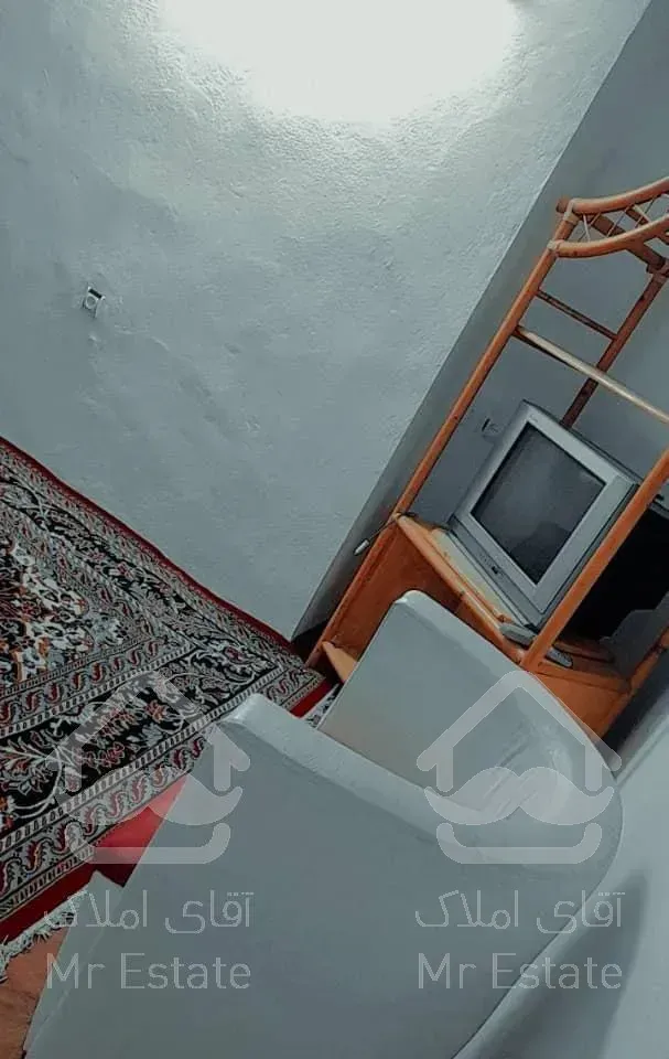 کاملا شخصی و در بستی با حیاط