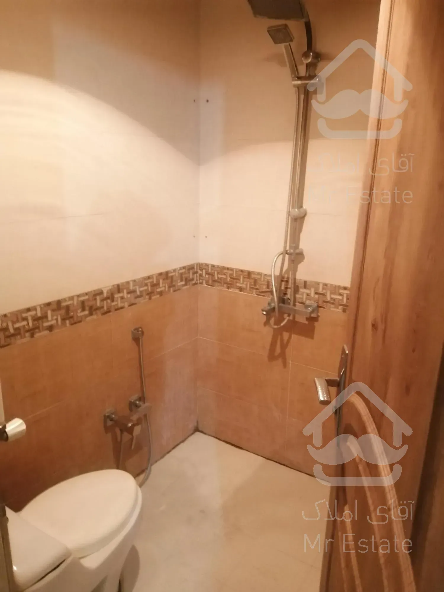 کاشانی بهنام ۹۵ متر فول امکانات تخلیه