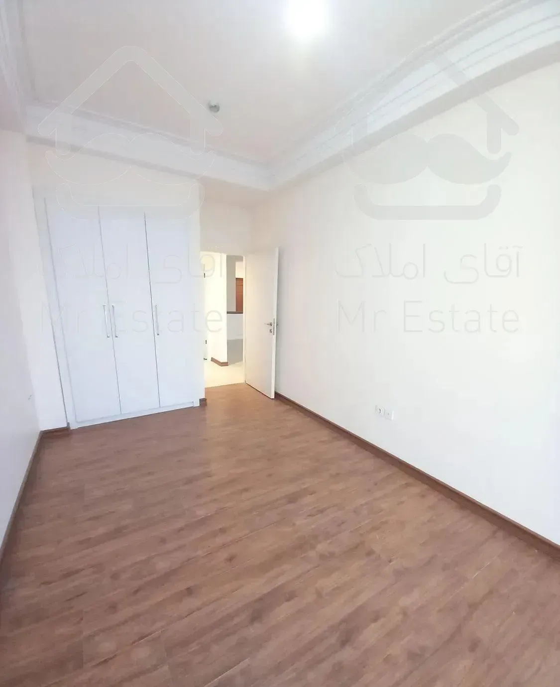 ۱۱۱متر/دوخواب/روبه افتاب/سالن قدی پرده خور/بیمه