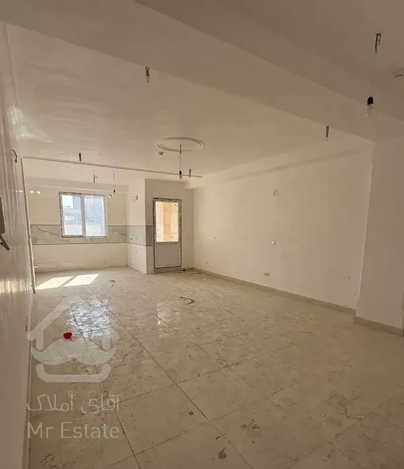 ۹۵ متری/فول/نوساز کلید نخورده/شهرک سینا/غرق نور