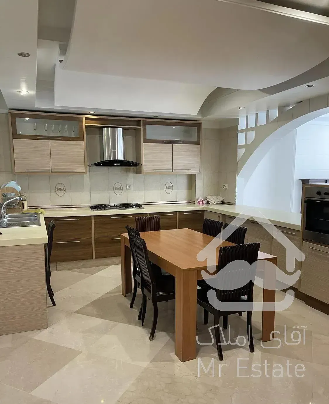 ۲۹۰ متر / ۴ خواب / شیک و خوش نقشه