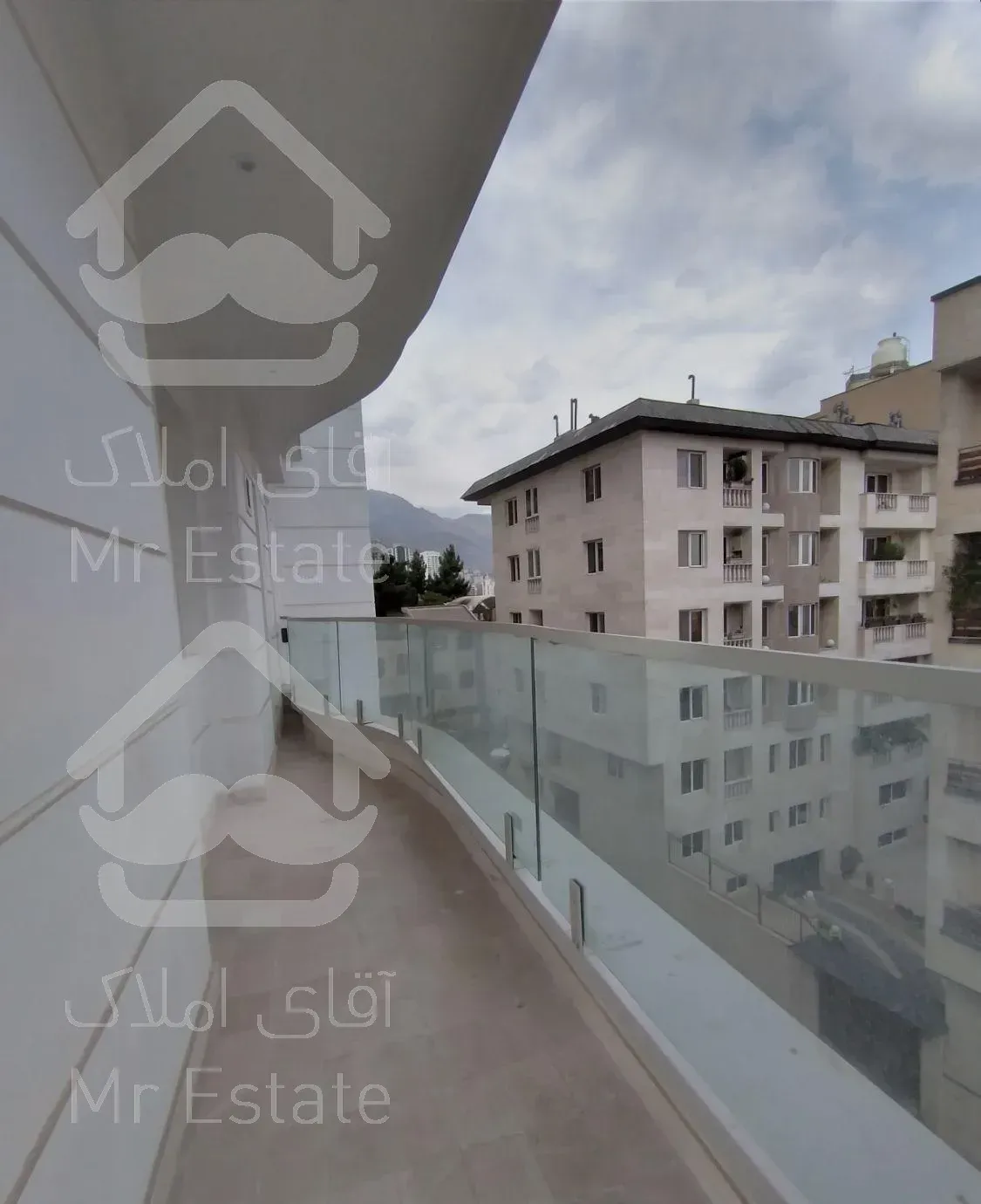 ۱۷۵متر ۳خواب/کلید نخورده/۲پارکینگ/مشاعات آبی