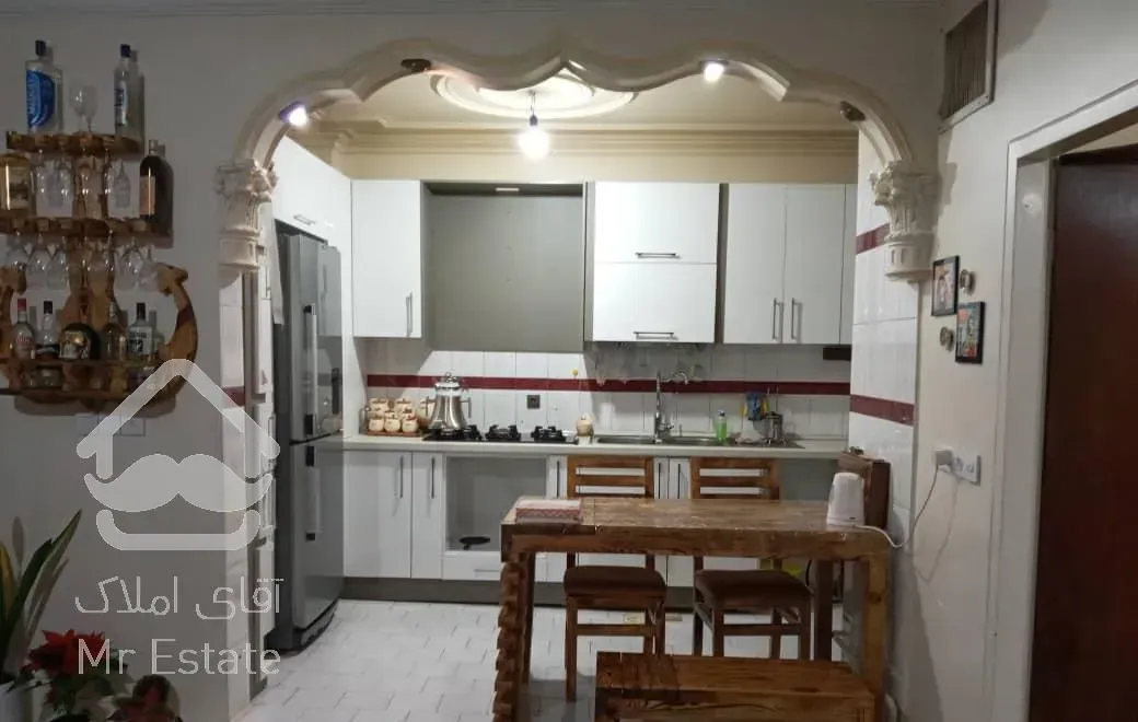 اپارتمان ۷۴ دوخواب واقع در خیابان کمیل نزدیک مترو