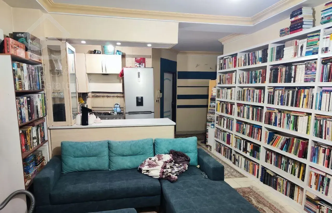 ۵۷ متر + سی و دو متر حیاط خلوت