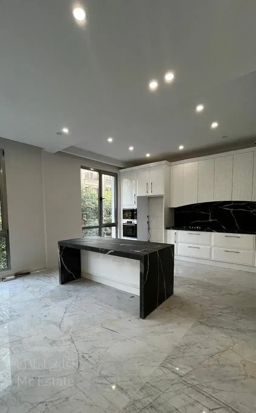 ۱۱۰متر تاپ لوکیشن فرمانیه/ ۲پارکینگ سندی