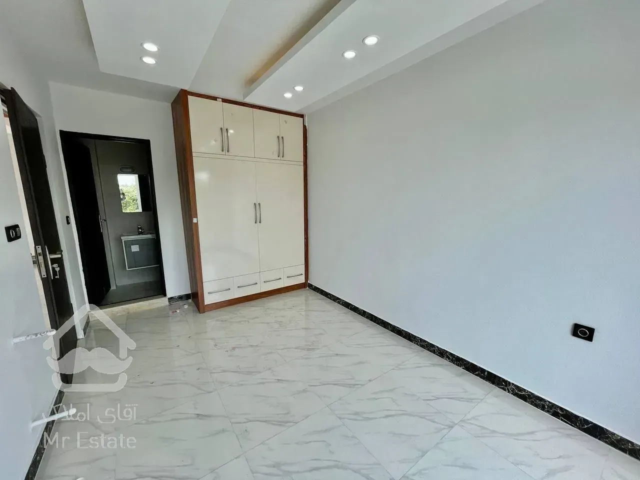 فرووش ویلا دوبلکس مدرن با موقعیت عالی ۲۱۷ متر در محمود آباد