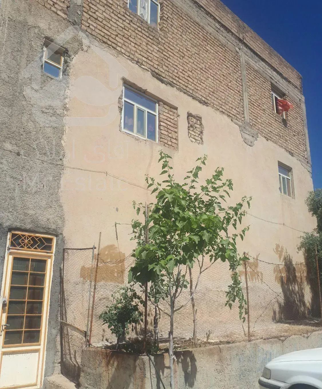 واحد مسکونی سه بر طبقه دوم اجاره داده می شود