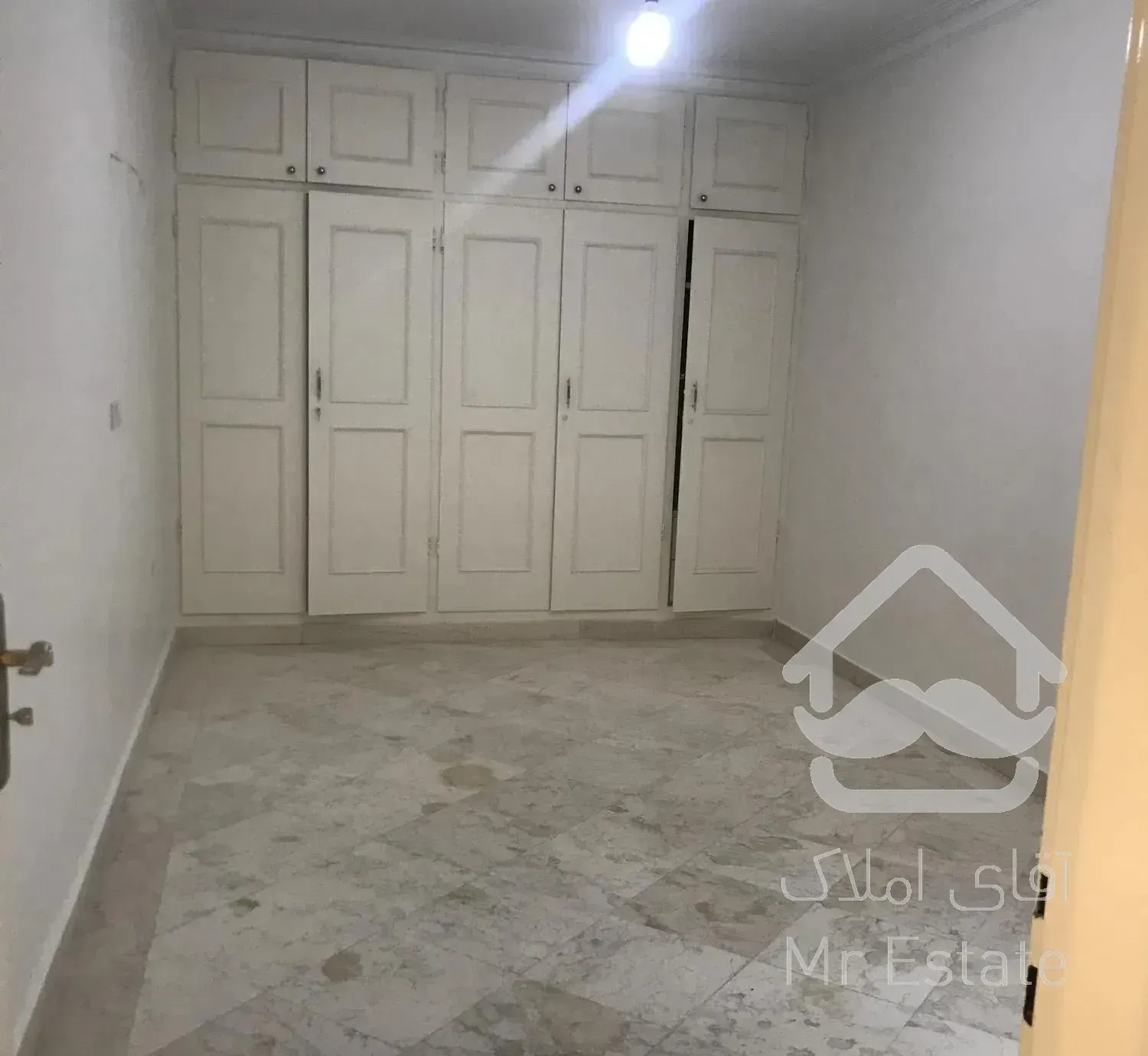 ٢٩٠متر٤خوابه ١١ساله با ٢پارکینگ