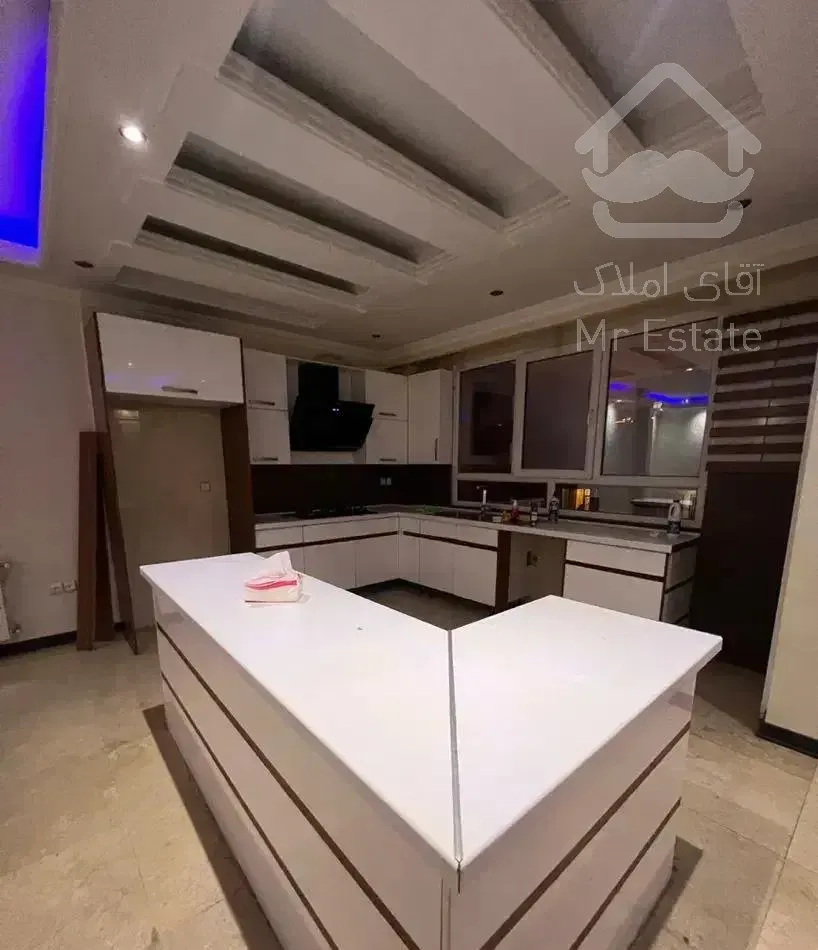 ۱۱۰ متر سهروردی جنوبی دو نبش