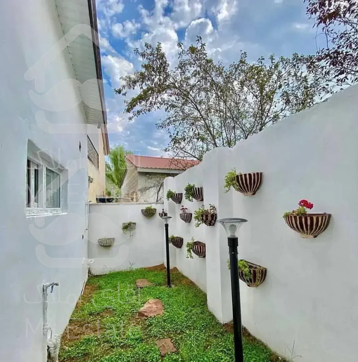 ویلا باغچه مدرن ۲۵۰ متر شهرکی سند تکبرگ