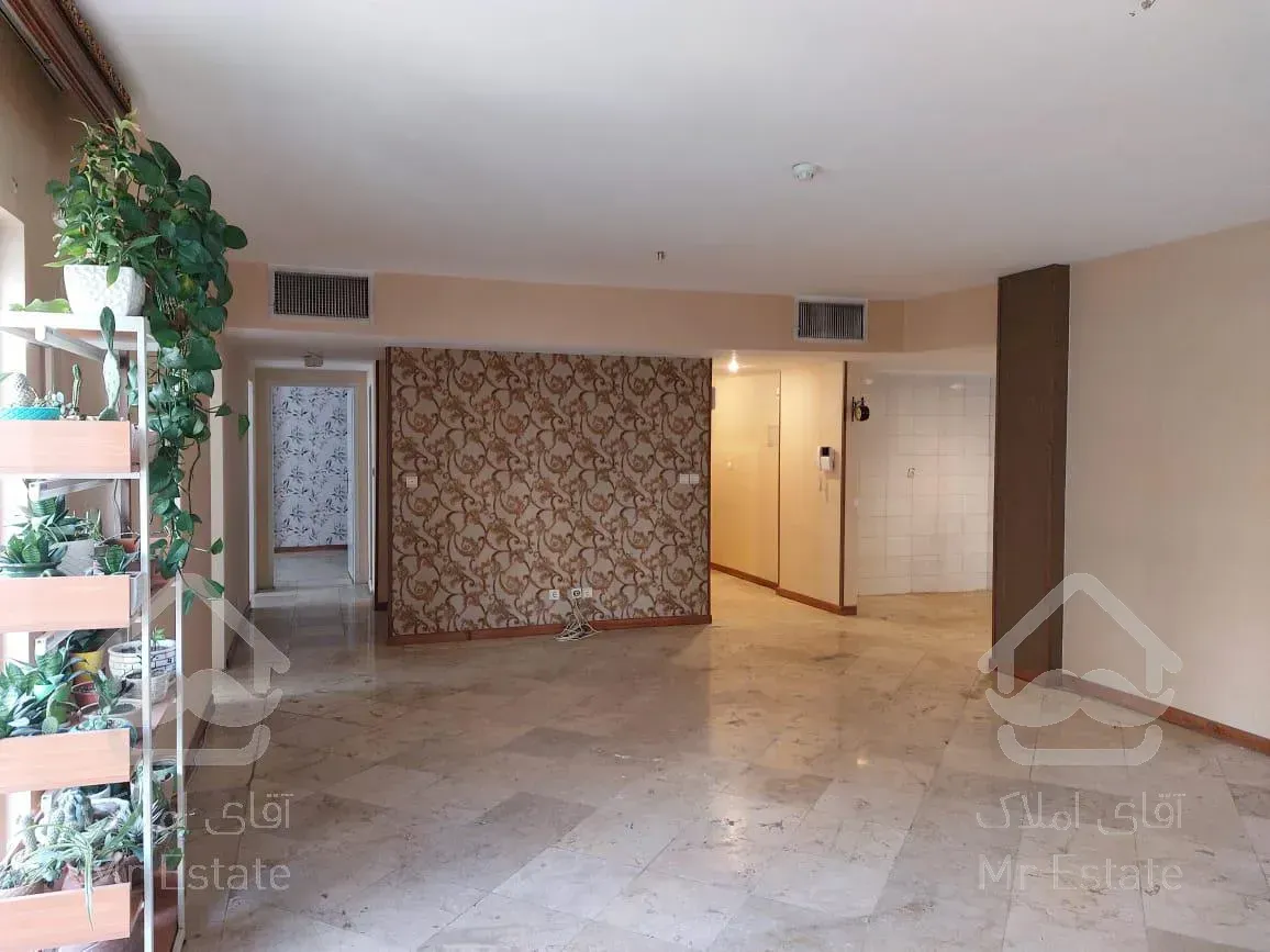 آپارتمان ۱۳۰ متری سعادت آباد