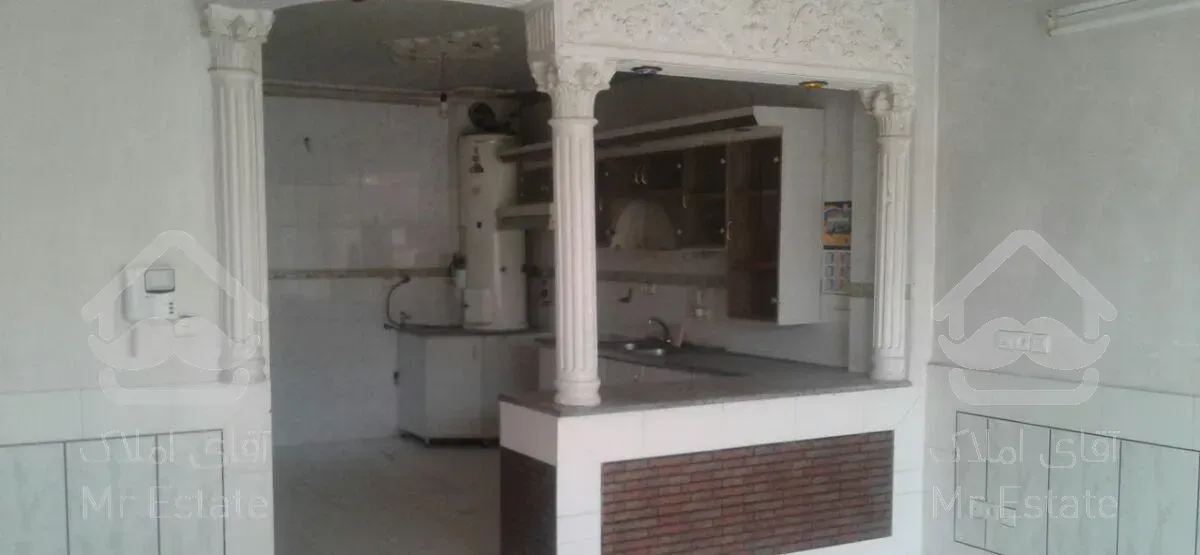 طبقه اول راه مشترک اپارتمان