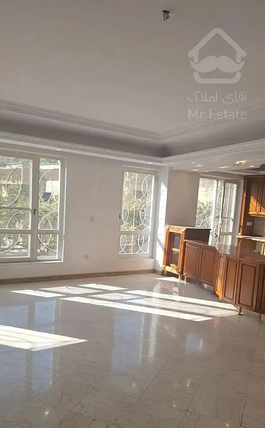 ۲۰۰ متر نور از ۲ طرف فرمانیه شرقی با مشاعات خوب