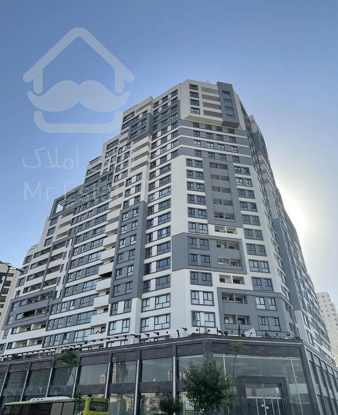 امیرپویان ۲۰۰ متر ۱۰۰ متر‌ تراس برج امپریال کوهک