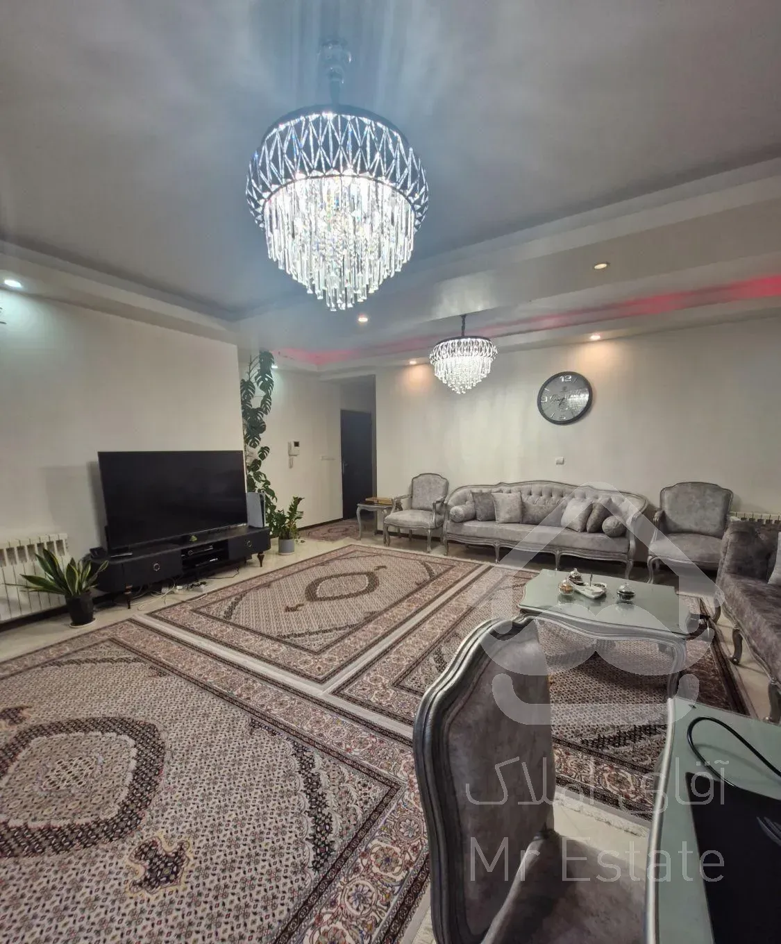 ۹۲ متر * سالن پرده خور * معاوضه و فروش