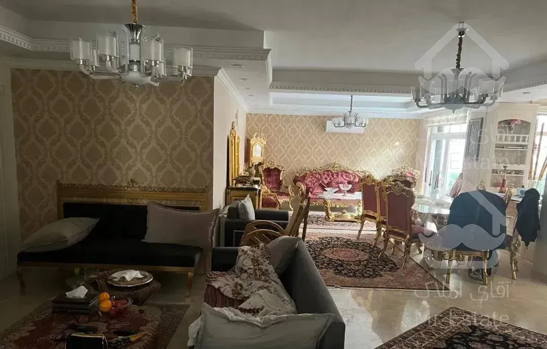 به همراه حیاط شخصی و کاملا بازسازی شده