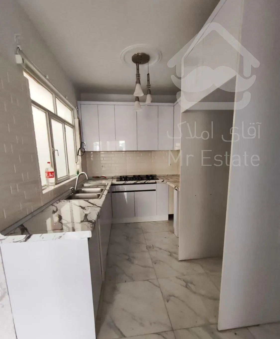 فروش آپارتمان ۶۱ متری ۲ خوابه طبقه ۲ در صادقیه