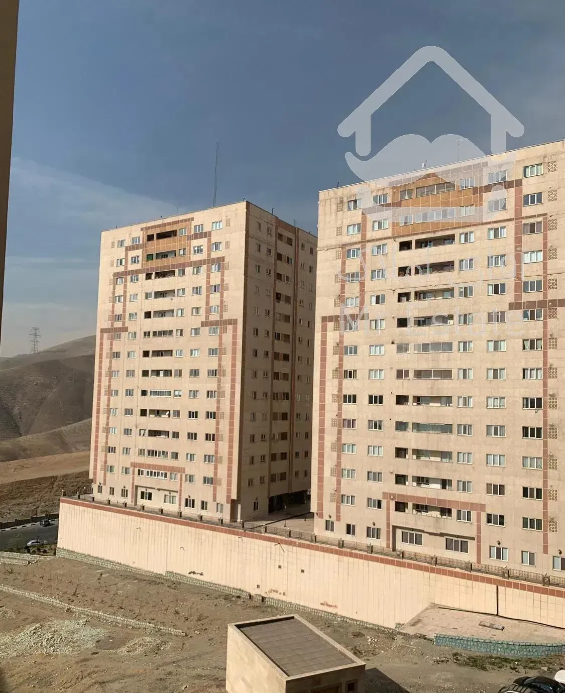 ١٤٠متر٣خواب ٢تراس کوى فراز(علوم پزشکى)