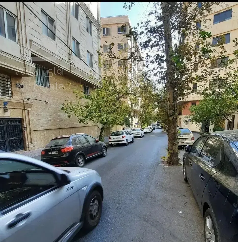 ویلایی 3طبقه خاقانی240متر/4P/جنوبی/60میلیارد سودهی