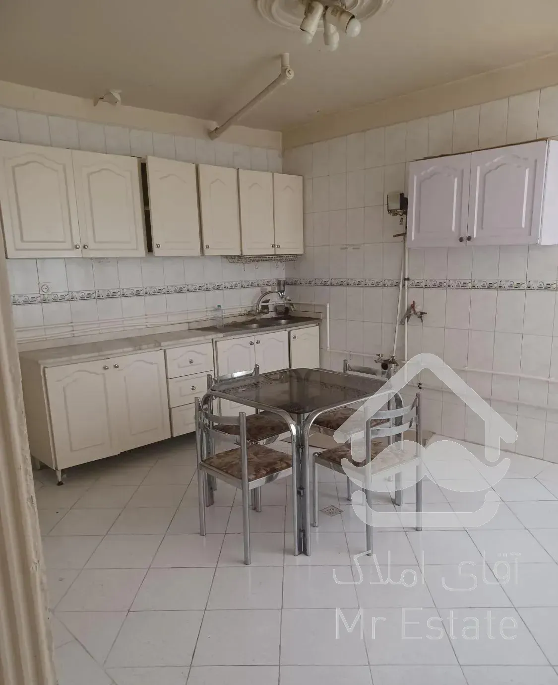 ۱۵۰ متر / سه خواب / حیاط دار