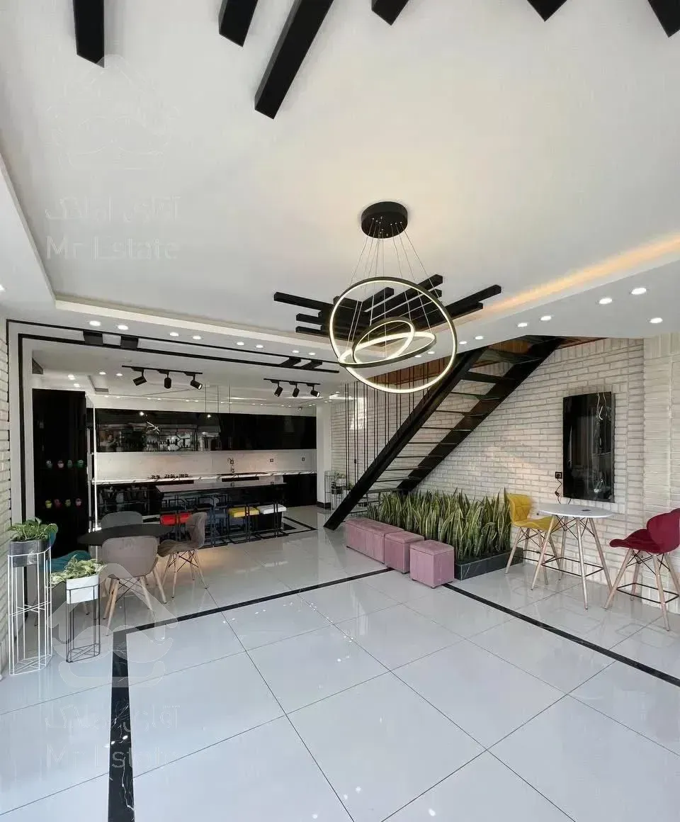 بنای مدرن ۳۳۰ متری دامنه جنگل نور