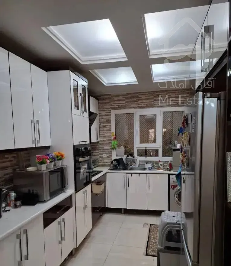 ۱۱۰متر دوخوابه طبقه اول فوری