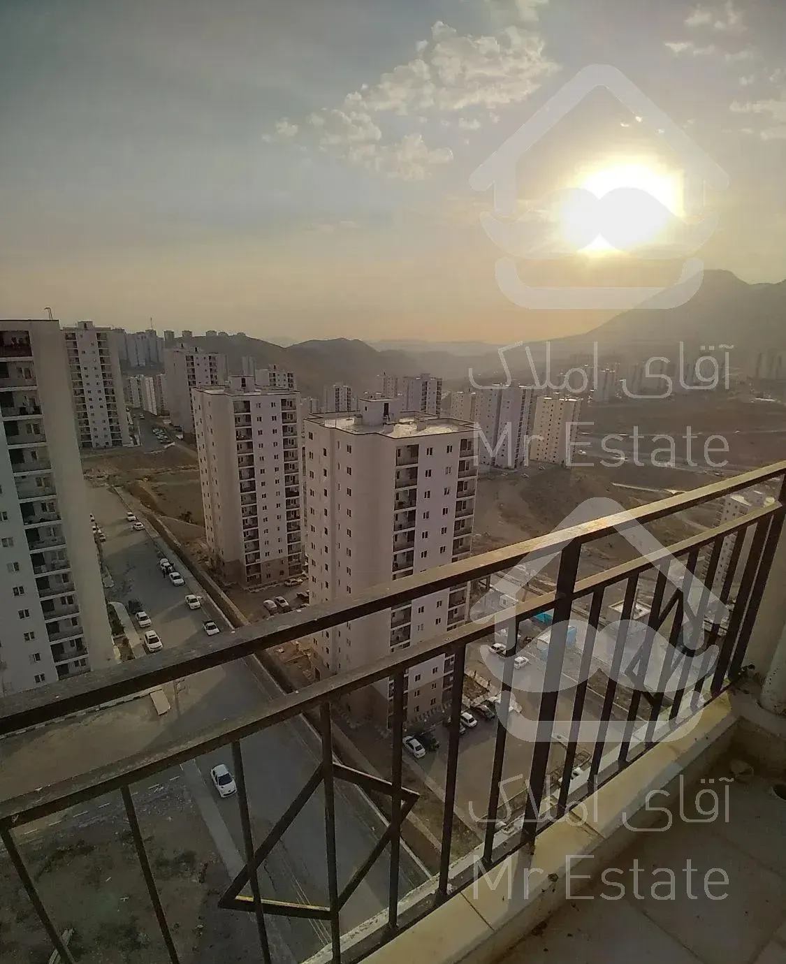 آپارتمان فاز۱۱ پردیس، طبقه ۱۴جنوبی،زون ۴