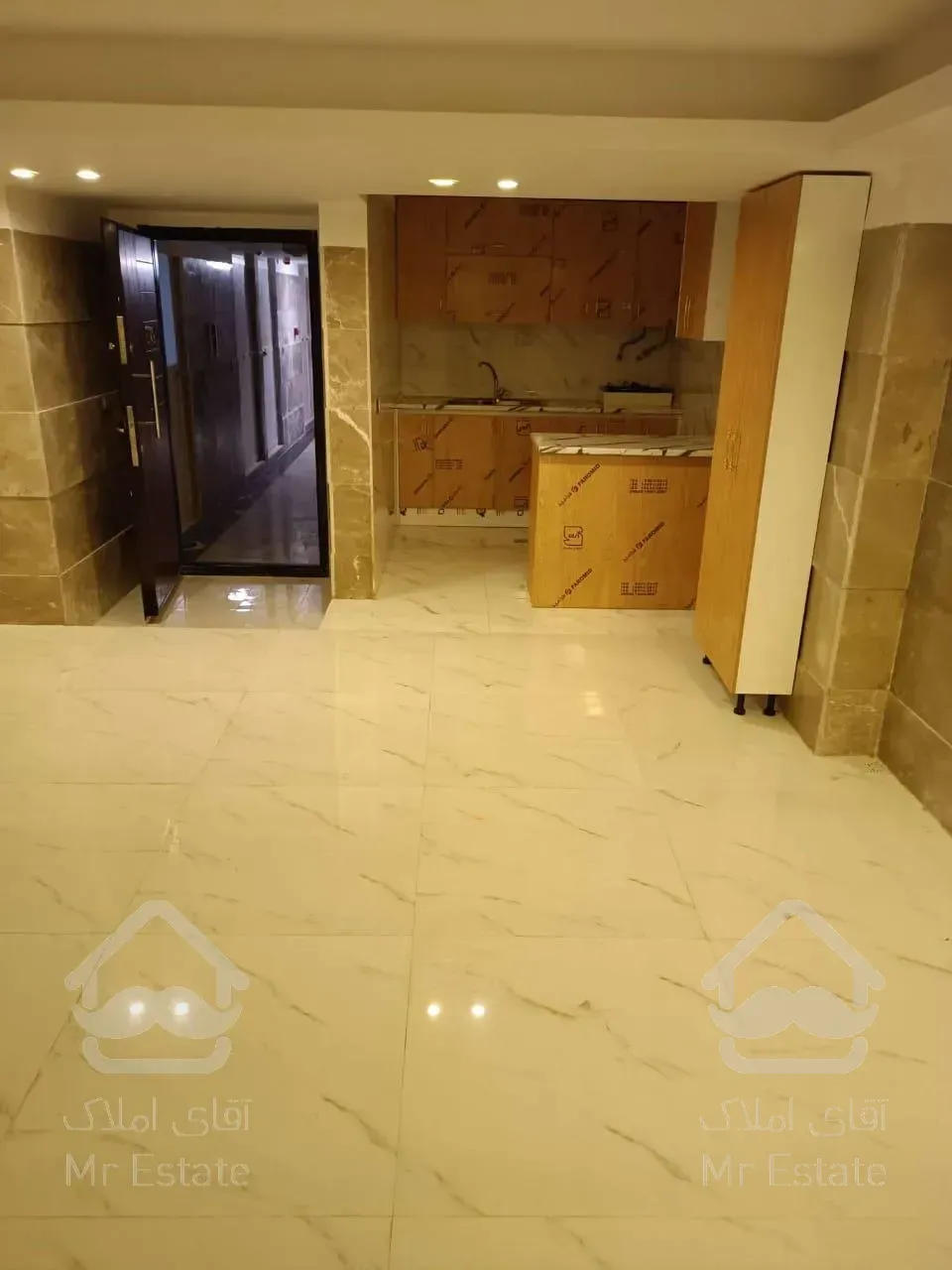 خیابان کاشانی ساختمان موقعیت ۱۰۰٪ اداری سند مسکونی ۱۰۳۵ متر بصورت یکجا واگذاری