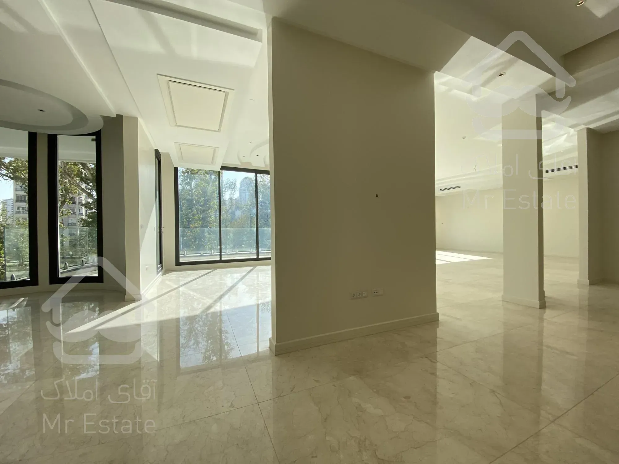 ⭐️۶۵۵ متر با ویوی ۳۶۰ درجه در برج باغ مارکدار⭐️