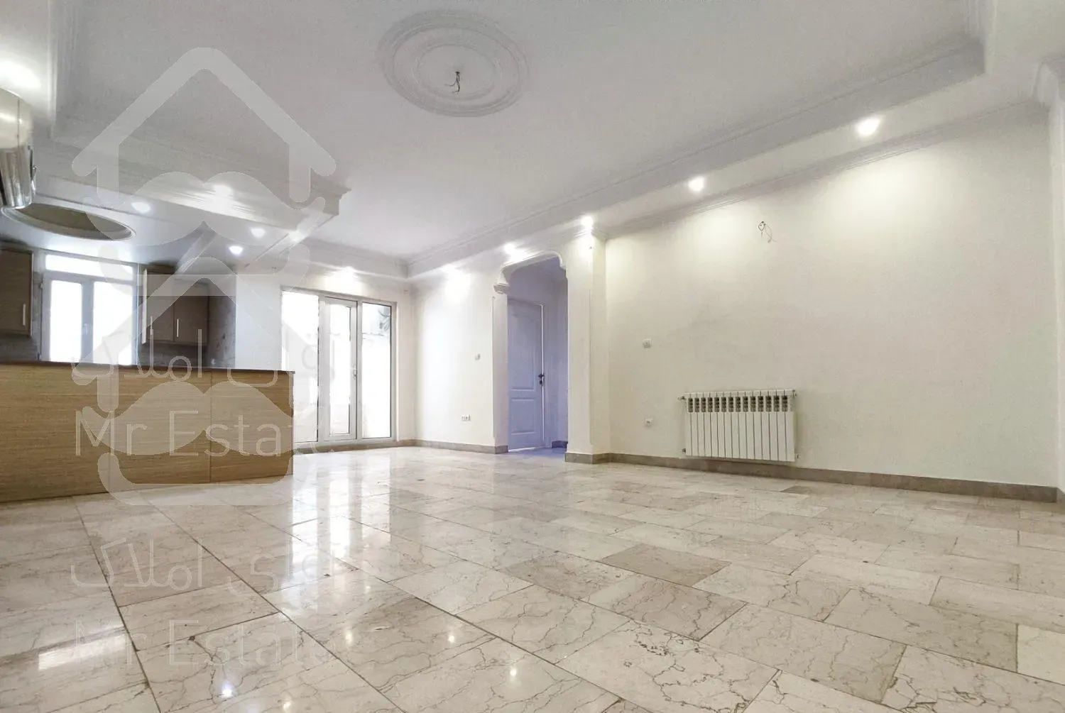 ۹۰ متر / ۲ خواب / فول امکانات / خوش نقشه و غرق نور