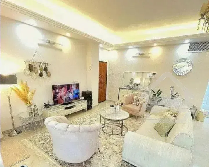 ۶۸ متر . ۵ ساله . کم واحد . افتاب گیر . بصارتی