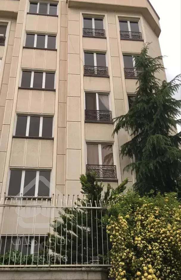 اجاره واحد آپارتمانی ۲۲۰ متر چهار خ طبقه۱ ویو مشجر